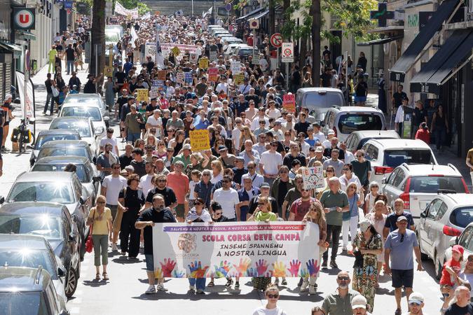 À Bastia, plus de 2 000 personnes manifestent leur soutien à Scola Corsa À Bastia, plus de 2 000 personnes manifestent leur soutien à Scola Corsa