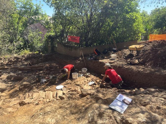 À Meria, une fouille archéologique révèle les traces d’un possible hameau antique