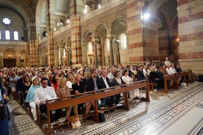 EN IMAGES - À Marseille, le cardinal Bustillo rassemble plusieurs centaines de fidèles en la Cathédrale de la Major