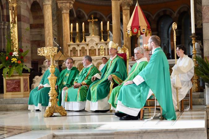 EN IMAGES - À Marseille, le cardinal Bustillo rassemble plusieurs centaines de fidèles en la Cathédrale de la Major EN IMAGES - À Marseille, le cardinal Bustillo rassemble plusieurs centaines de fidèles en la Cathédrale de la Major