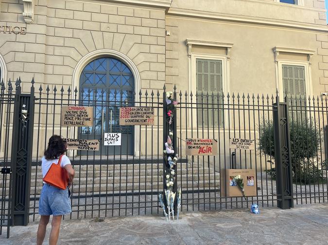« Vous n’ignorez pas, vous choisissez de ne pas agir » : plus de 500 personnes mobilisées en Corse en mémoire de Lyhanna
