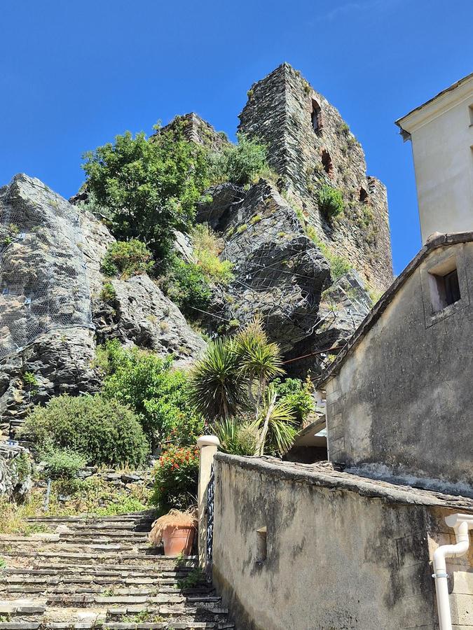 A màghjina - U Castellu : una sentinella di petra trà celu è mare
