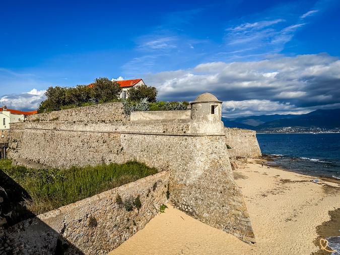 Investisseurs, artisans, hôteliers : la Ville d'Ajaccio ouvre les candidatures et fixe ses conditions pour la Citadelle Miollis Investisseurs, artisans, hôteliers : la Ville d'Ajaccio ouvre les candidatures et fixe ses conditions pour la Citadelle Miollis