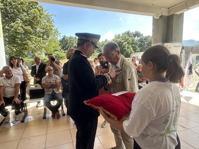 Au collège de Folelli, 19 anciens militaires décorés de la croix du combattant Au collège de Folelli, 19 anciens militaires décorés de la croix du combattant