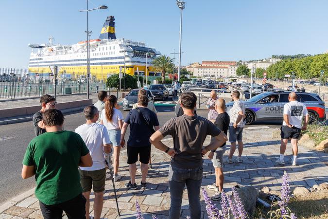 Scola Corsa : la mobilisation se poursuit à Bastia avec un tractage Scola Corsa : la mobilisation se poursuit à Bastia avec un tractage