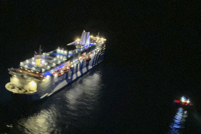 Un incendie se déclare à bord du GNV Azzurra au large de la Corse : plus de 870 personnes secourues 