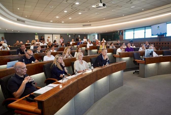 Ajaccio : le malaise du quartier Sainte-Lucie s'invite au conseil municipal, la Ville met en cause le désengagement de l'État et de la Collectivité de Corse Ajaccio : le malaise du quartier Sainte-Lucie s'invite au conseil municipal, la Ville met en cause le désengagement de l'État et de la Collectivité de Corse
