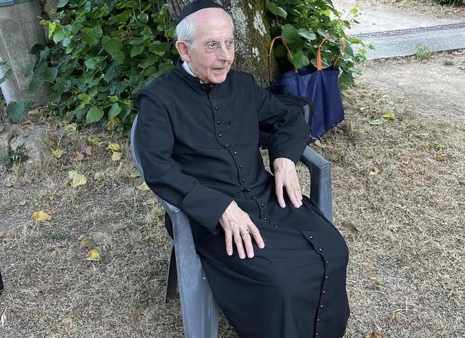 L'abbé Pierre Pinelli célèbre cinquante années de sacerdoce à Maratu