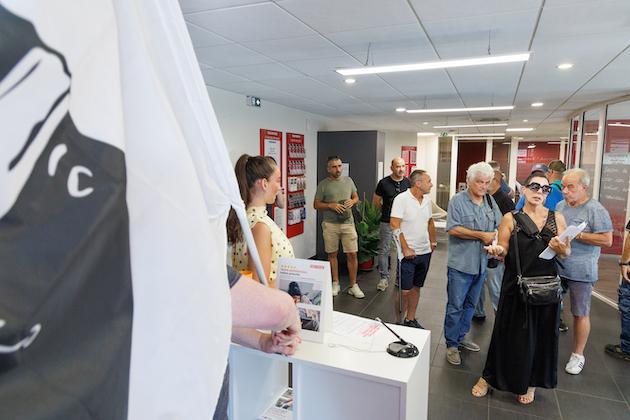 Bastia : Nazione occupe une agence bancaire et réclame un système bancaire au service de la Corse Bastia : Nazione occupe une agence bancaire et réclame un système bancaire au service de la Corse