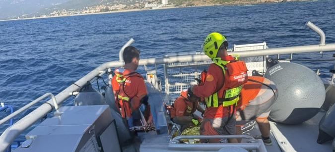Capu Laurosu : trois personnes secourues après le naufrage de leur bateau