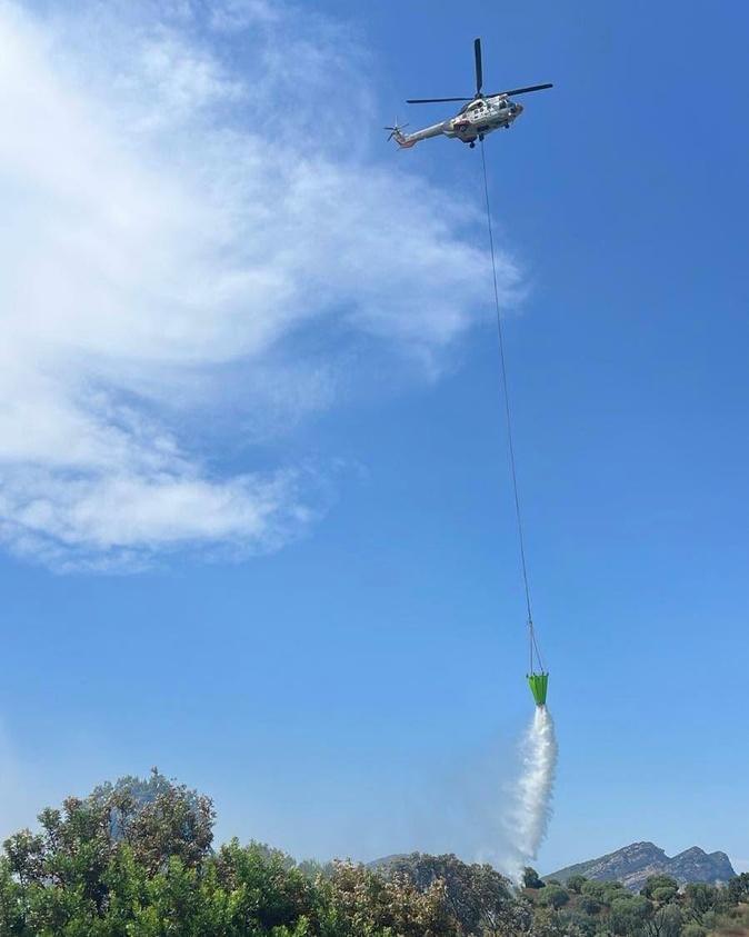 Corte : un feu de foudre mobilise deux hélicoptères bombardiers d'eau Corte : un feu de foudre mobilise deux hélicoptères bombardiers d'eau