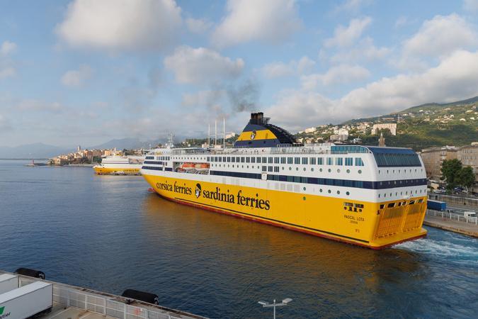 Des scientifiques embarquent sur les navires de la Corsica Ferries pour observer les cétacés Des scientifiques embarquent sur les navires de la Corsica Ferries pour observer les cétacés