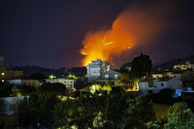 Incendie à Biguglia : 100 hectares parcourus, le feu reste actif sur un secteur