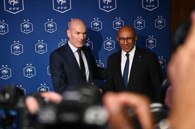Zidane, entraîneur de l'équipe de France : la légende du foot devenue meneur de stars Zidane, entraîneur de l'équipe de France : la légende du foot devenue meneur de stars