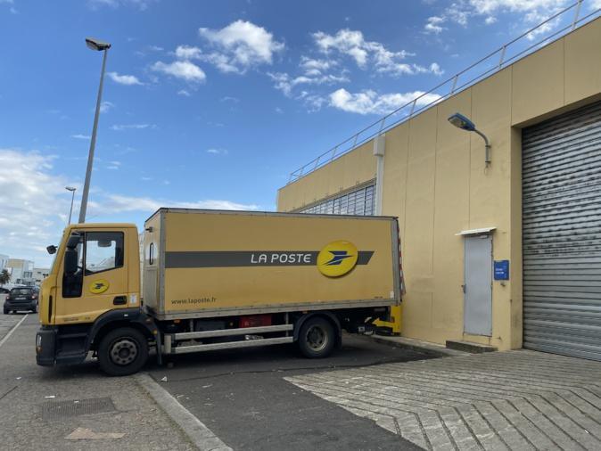 Grève au centre de tri d'Ajaccio : le bras de fer se poursuit, la distribution du courrier et des colis à l'arrêt en Corse-du-Sud Grève au centre de tri d'Ajaccio : le bras de fer se poursuit, la distribution du courrier et des colis à l'arrêt en Corse-du-Sud