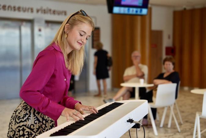 À l’hôpital privé d’Ajaccio, Piavvio fait résonner son piano pour offrir une parenthèse aux patients