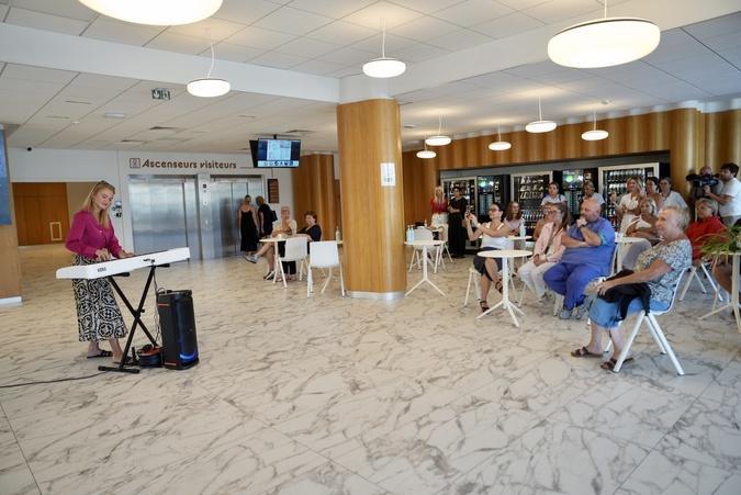 À l’hôpital privé d’Ajaccio, Piavvio fait résonner son piano pour offrir une parenthèse aux patients
