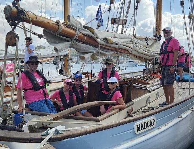 Régate Rose : à Ajaccio, une journée en mer pour 22 femmes touchées par le cancer du sein