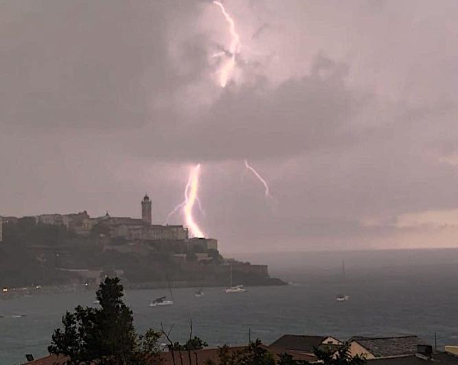 Orages : la Corse en vigilance orange vendredi Orages : la Corse en vigilance orange vendredi