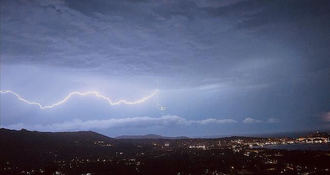 EN IMAGES - Ciel d'orage sur Calvi