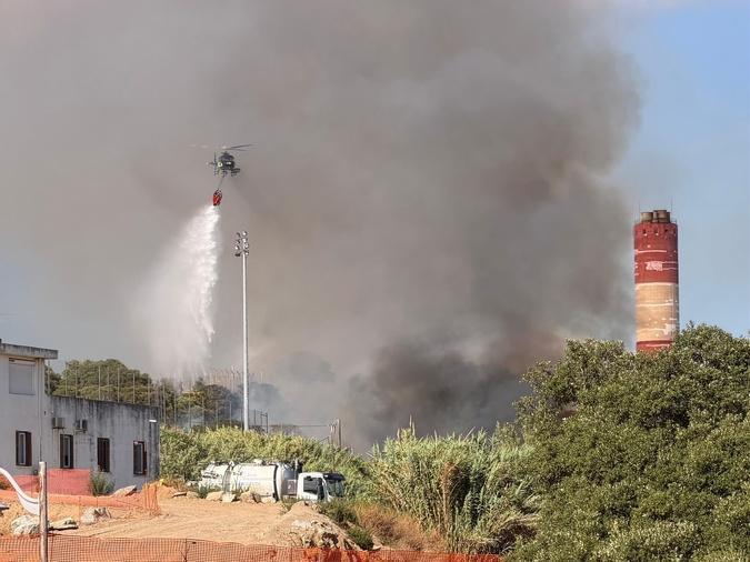Ajaccio : un incendie ravage 5000m2 de végétation aux abords du stade Michel Moretti