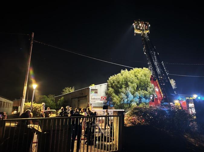 Furiani : un incendie se déclare dans un garage automobile, plusieurs véhicules touchés Furiani : un incendie se déclare dans un garage automobile, plusieurs véhicules touchés