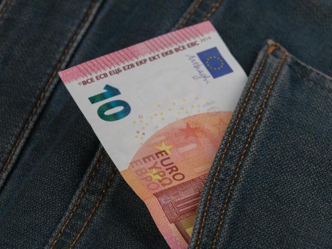 Avec une moyenne de 42 euros d'argent de poche par mois, les adolescents corses restent les mieux lotis de France Avec une moyenne de 42 euros d'argent de poche par mois, les adolescents corses restent les mieux lotis de France
