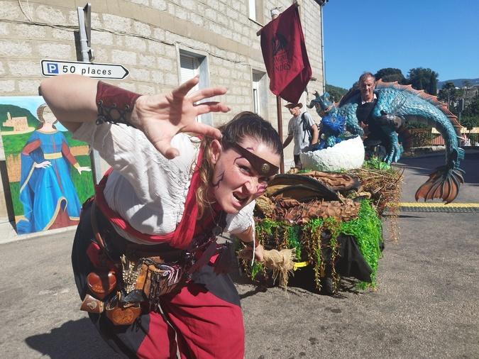 Costumes, canicule et chevaliers : à Levie, les Médiévales persistent dans le succès