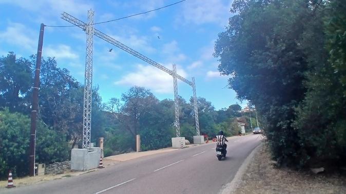 Portivechju - Pourquoi des portiques le long des routes de la région ?