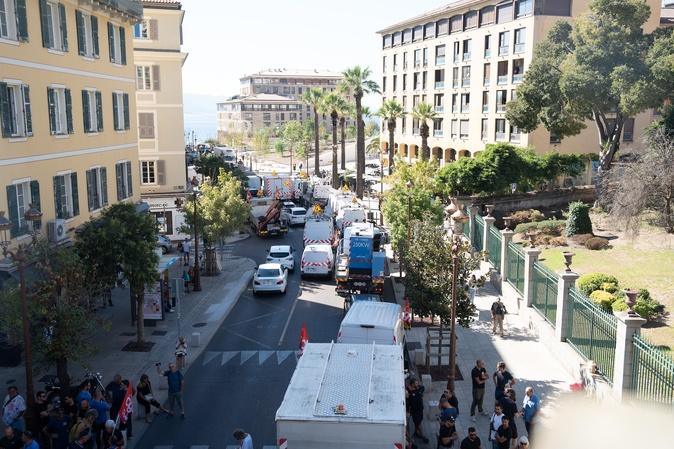 À Ajaccio, les agents du secteur de l'énergie dans la rue : « C’est le premier jour d’une bataille »
