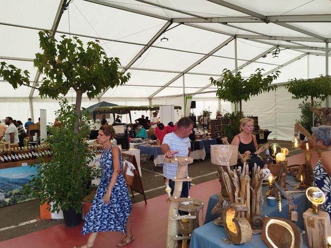 A Fiera di Portivechju : un chapiteau et mille façons de (savoir) faire