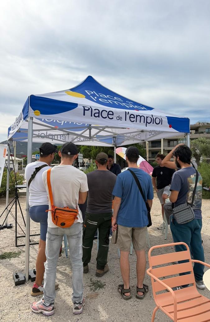 À Calvi, le Bus de l’Emploi mise sur le numérique pour rapprocher les publics de l’emploi À Calvi, le Bus de l’Emploi mise sur le numérique pour rapprocher les publics de l’emploi