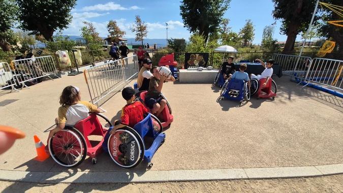 À Ajaccio, Sette in Carritellu fait du touch rugby fauteuil un terrain d’inclusion