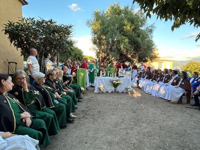 Ajaccio - A Cunfratèrnita di a Madonna di u Carmelu installée à la chapelle des Grecs Ajaccio - A Cunfratèrnita di a Madonna di u Carmelu installée à la chapelle des Grecs