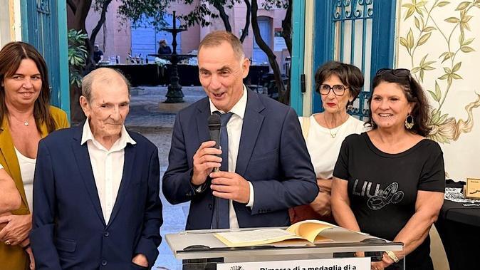 Bastia : Hubert Tempête reçoit la médaille de la Ville Bastia : Hubert Tempête reçoit la médaille de la Ville