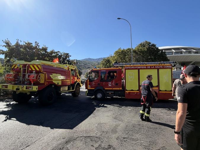 À Bastia, les sapeurs-pompiers mobilisés pour réclamer davantage de moyens en Corse À Bastia, les sapeurs-pompiers mobilisés pour réclamer davantage de moyens en Corse