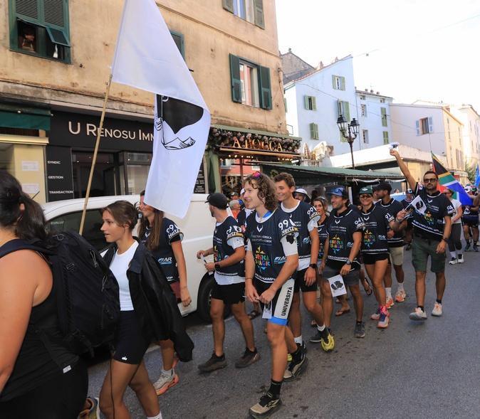 ARWC - Les athlètes des 32 nations ont défilé sur le cours Paoli à Corte