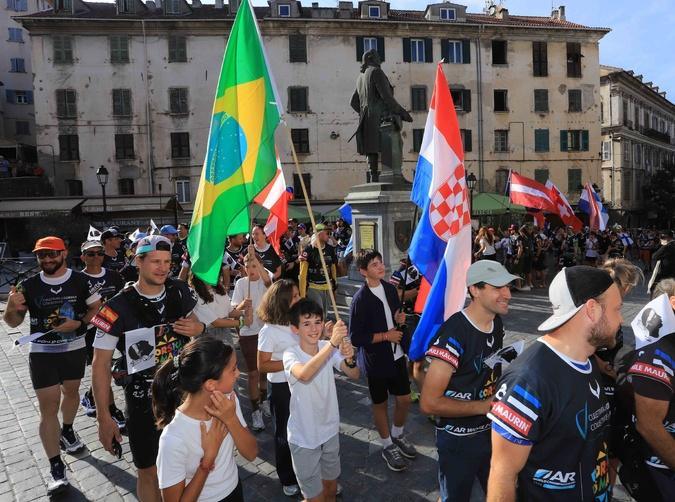 ARWC - Les athlètes des 32 nations ont défilé sur le cours Paoli à Corte