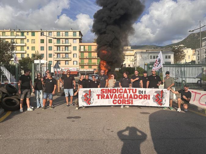 Grève à la Corsica Linea : le mouvement se poursuit, le port de Bastia bloqué