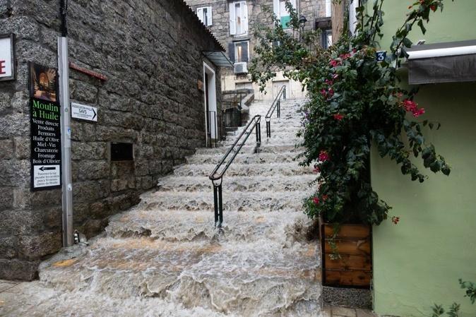 596 mm de pluie relevés à Solenzara, un cumul inédit en France 596 mm de pluie relevés à Solenzara, un cumul inédit en France