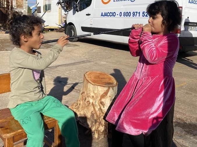 Kurdes réfugiés en Grèce : depuis la Corse, l'association Per a Pace refuse l’oubli Kurdes réfugiés en Grèce : depuis la Corse, l'association Per a Pace refuse l’oubli