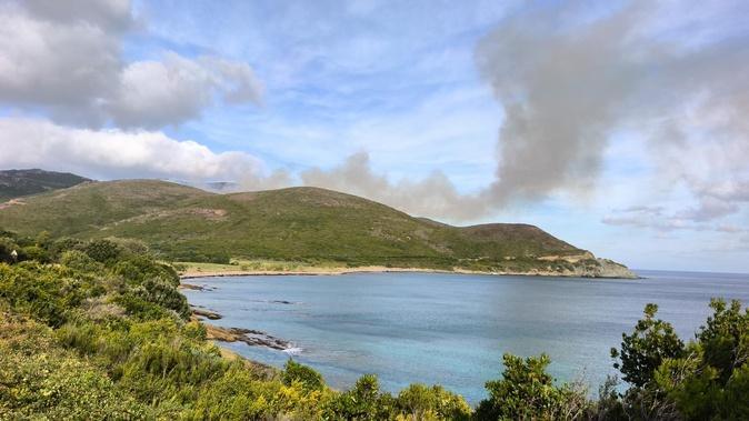 Meria – Un incendie parcourt jusqu'à 30 hectares
