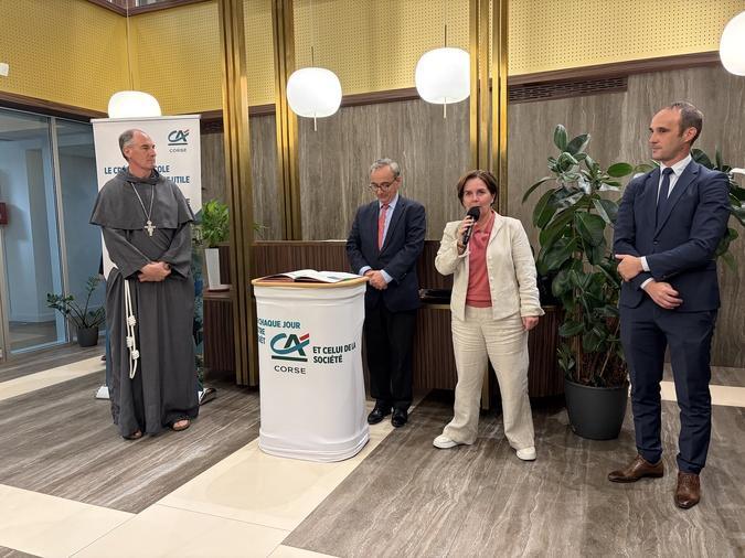 Le Crédit Agricole donne 10 000 euros à Per Campà in Pace pour rénover des logements sociaux