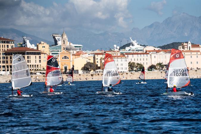 EN IMAGES - À Ajaccio, les jeunes régatiers de l’O’pen Skiff Tour ont pris possession du golfe EN IMAGES - À Ajaccio, les jeunes régatiers de l’O’pen Skiff Tour ont pris possession du golfe