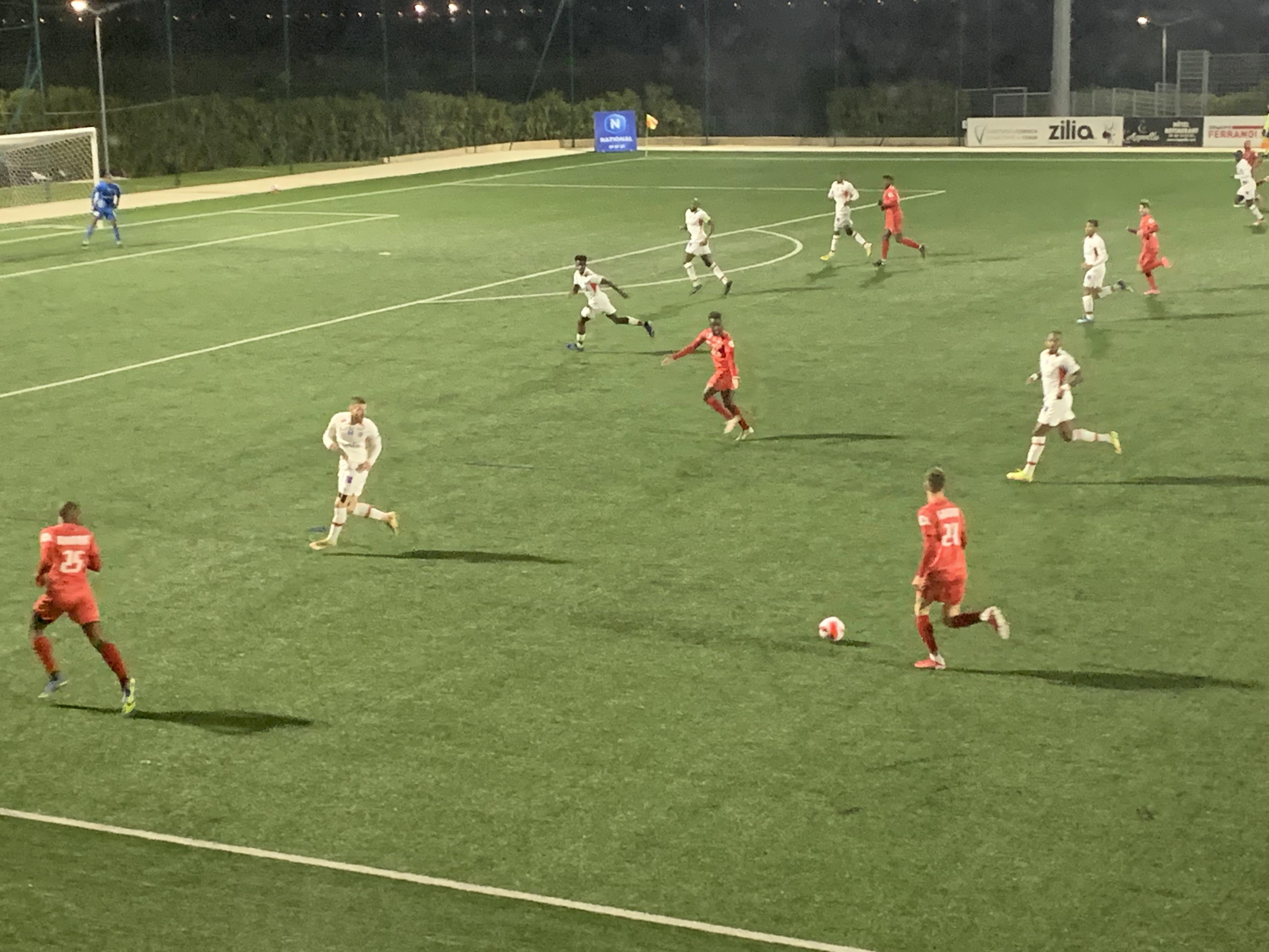 Football Vainqueur Logique De Chateauroux Le Fcbb Entame Bien L Annee