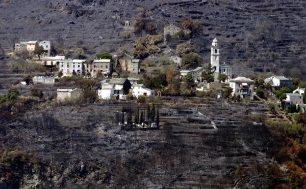 31 août 2003 à Santa Maria di Lota : un énorme brasier de la montagne à la mer