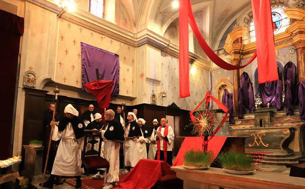 Vendredi Saint : à Corte on remet le Christ en croix…