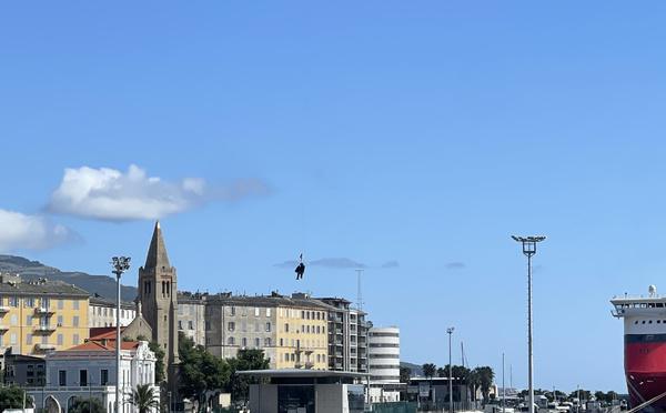 Bastia : simulation d'une opération de déminage au port de commerce