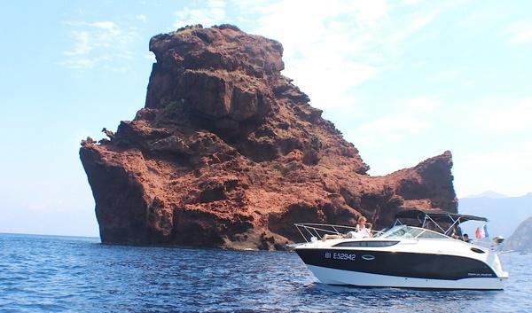 Vers des quotas de navigation dans la réserve de Scandola ?