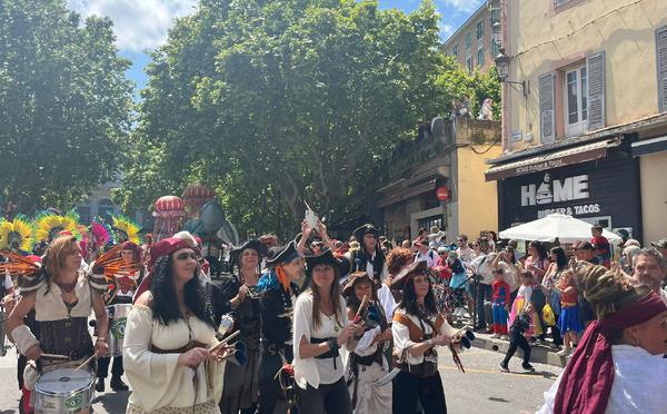 EN IMAGES - Bastia : le carnaval 2025 célébré sous le signe de l’océan